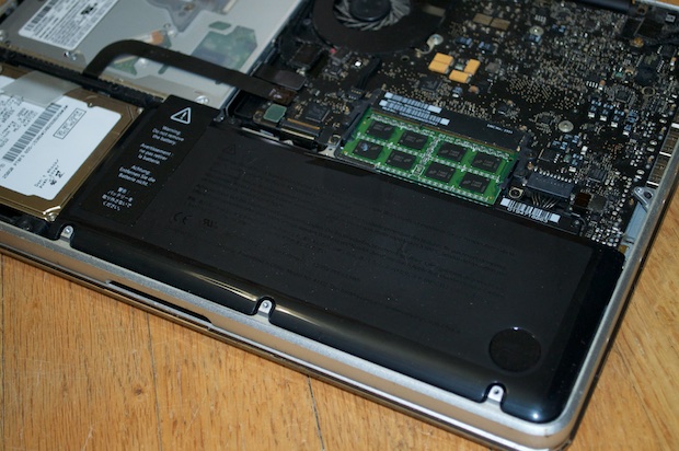 2010 MacBook Pro Swollen Battery Repair | AppleToTheCore.me
