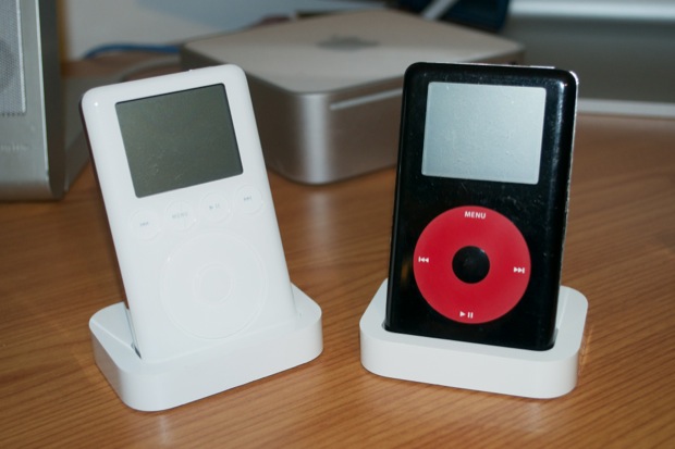 2003 iPod Docks | AppleToTheCore.me