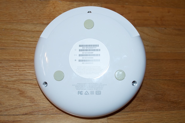 2005 AirPort Extreme Base Station | AppleToTheCore.me